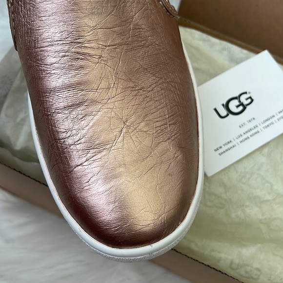 Ugg Women Shoes - Picture 4 of 5